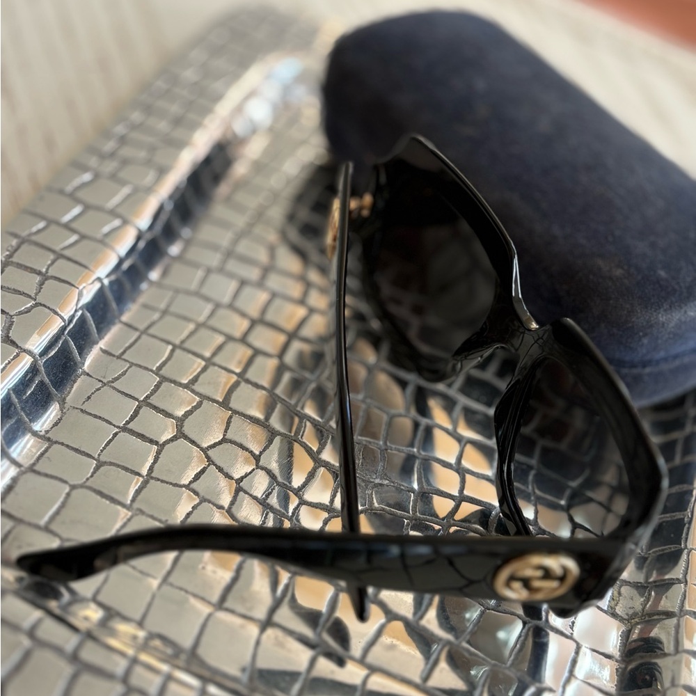 Gucci Black Sunglasses - Picture 6 of 8